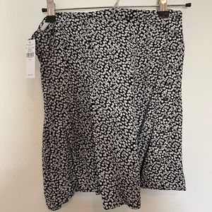 NWT American Eagle Black and White Flowered Skirt